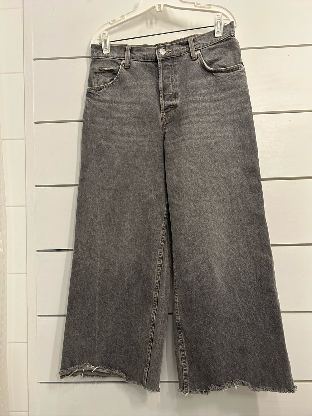 MNG 90’s Inspired. Loose & Relaxed Wide Jeans in Washed Black. Button up
